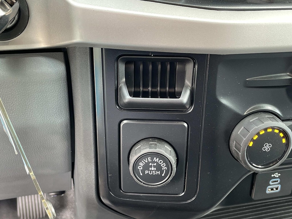 2026 Ford F-350 Super Duty XL - Photo 16