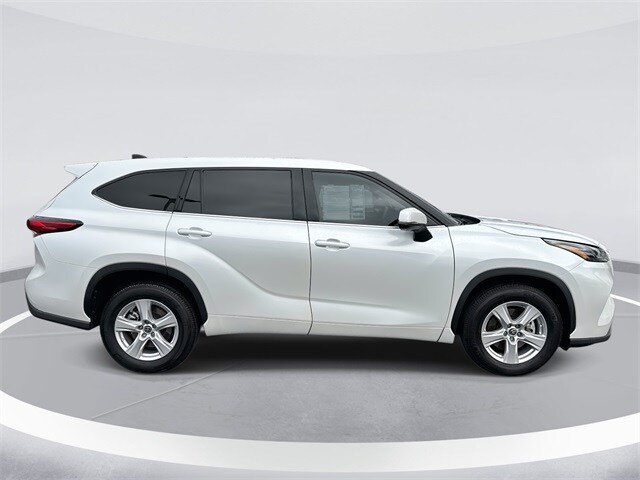 2022 Toyota Highlander L photo 3