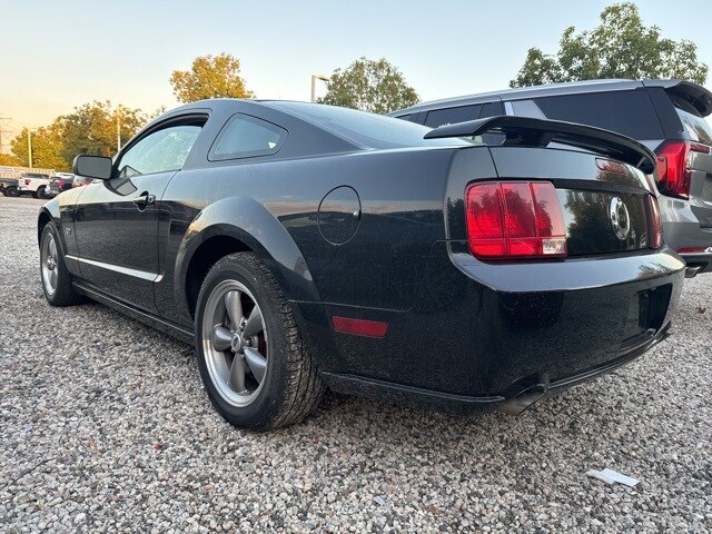 2006 Ford Mustang GT Deluxe photo 2