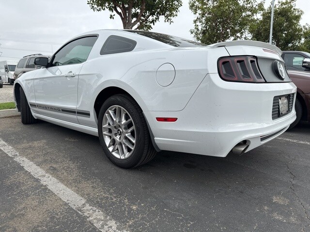 2014 Ford Mustang V6 Premium photo 2