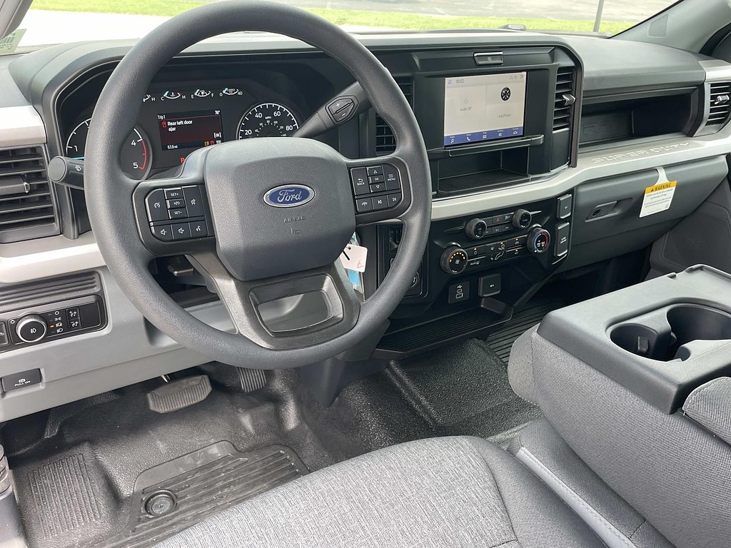 2026 Ford F-350 Super Duty XL - Photo 6
