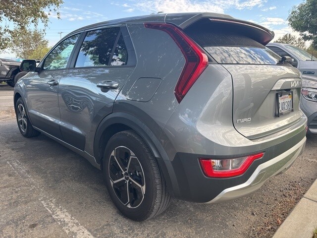2024 Kia Niro LX photo 2