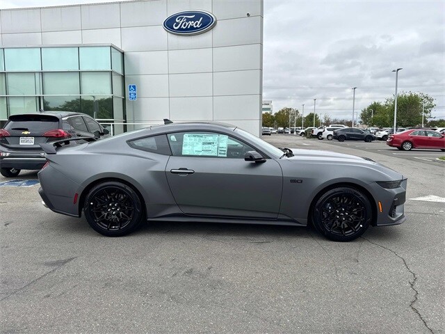 2025 Ford Mustang GT Premium photo 3