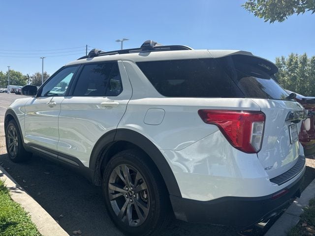 2023 Ford Explorer XLT photo 2