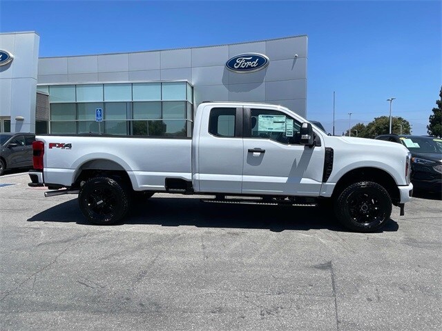 2025 Ford F-350 XL photo 3