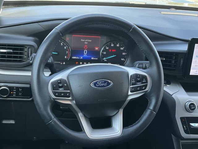 2023 Ford Explorer XLT photo 3