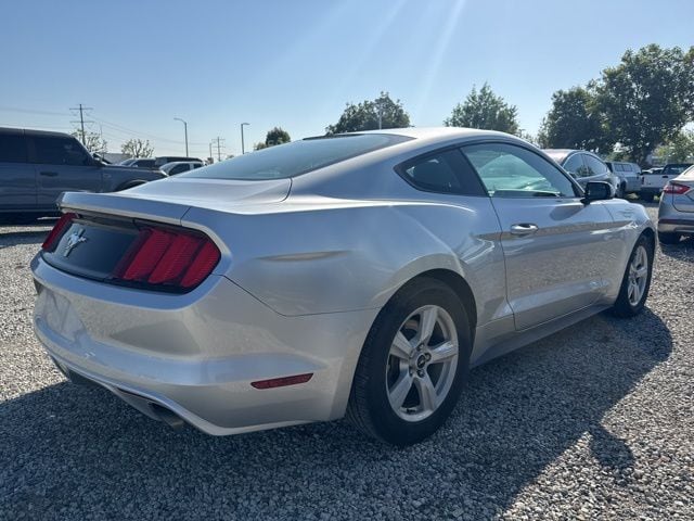 2016 Ford Mustang V6 photo 3