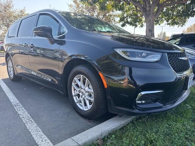 2023 Chrysler Pacifica Touring L photo 4