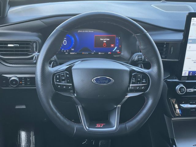 2023 Ford Explorer ST photo 3