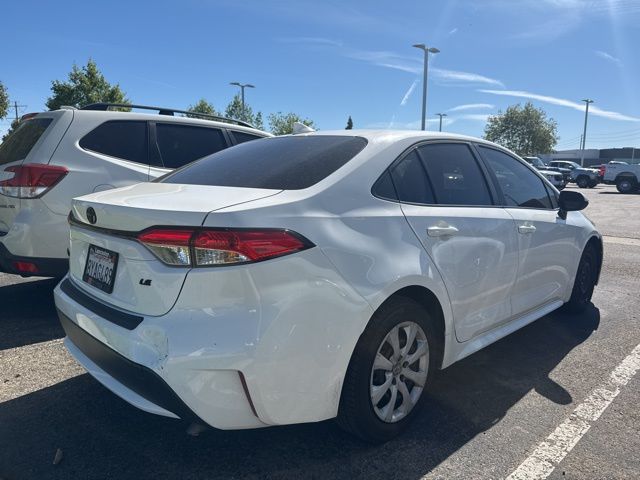 2022 Toyota Corolla LE photo 3