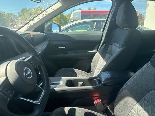 2025 Nissan Kicks SV photo 6