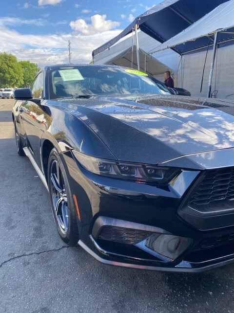 2025 Ford Mustang EcoBoost photo 4