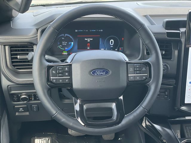 2025 Ford F-150 Lightning Platinum photo 3