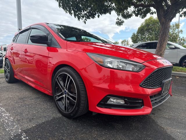 2017 Ford Focus ST photo 4
