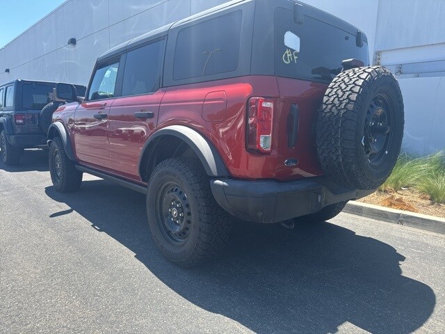 2023 Ford Bronco Black Diamond photo 2