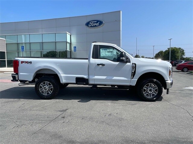 2025 Ford F-350 XLT photo 3