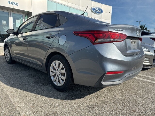 2019 Hyundai Accent SE photo 2