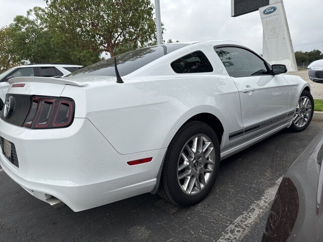 2014 Ford Mustang V6 Premium photo 3