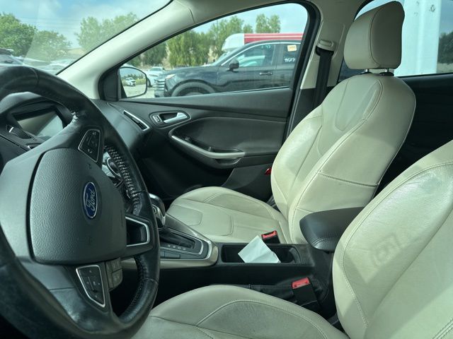 2017 Ford Focus Titanium photo 6