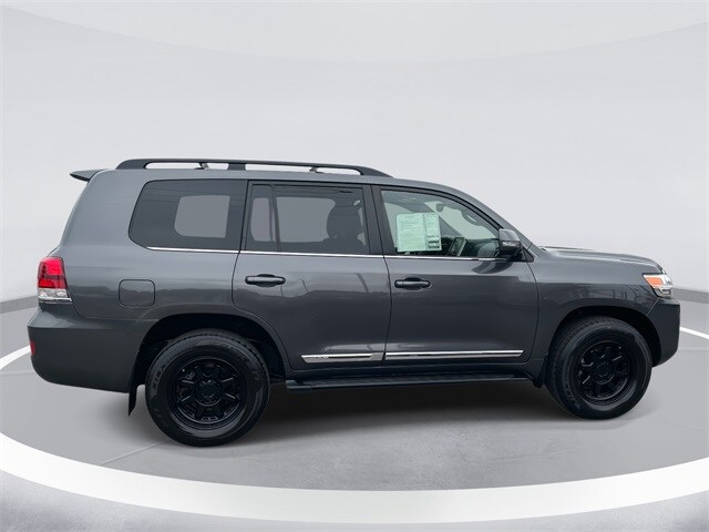 2019 Toyota Land Cruiser Base photo 3