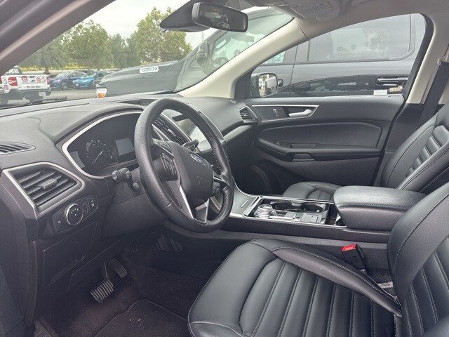 2020 Ford Edge SEL photo 4