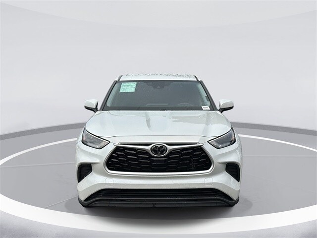 2022 Toyota Highlander L photo 2