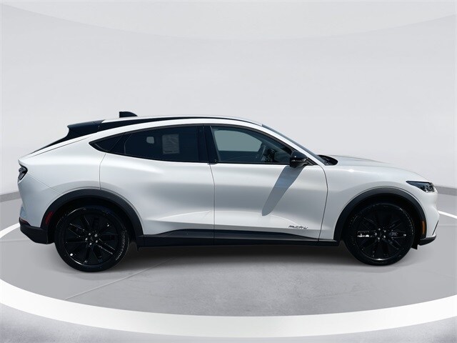 2025 Ford Mustang Mach-E Select photo 3