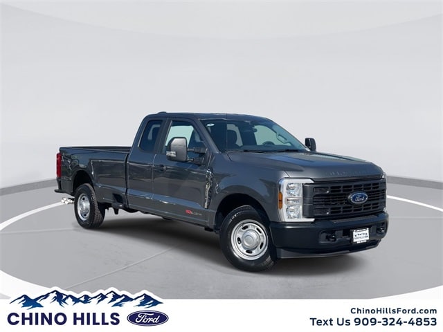 2026 Ford F-350 Super Duty XL's photo