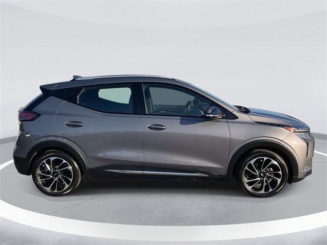 2022 Chevrolet Bolt EUV Premier photo 2