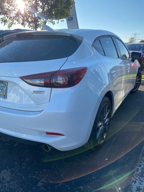 2018 Mazda Mazda3 Grand Touring Hatchback photo 3