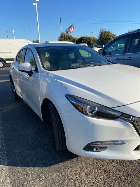 2018 Mazda Mazda3 Grand Touring Hatchback photo 4