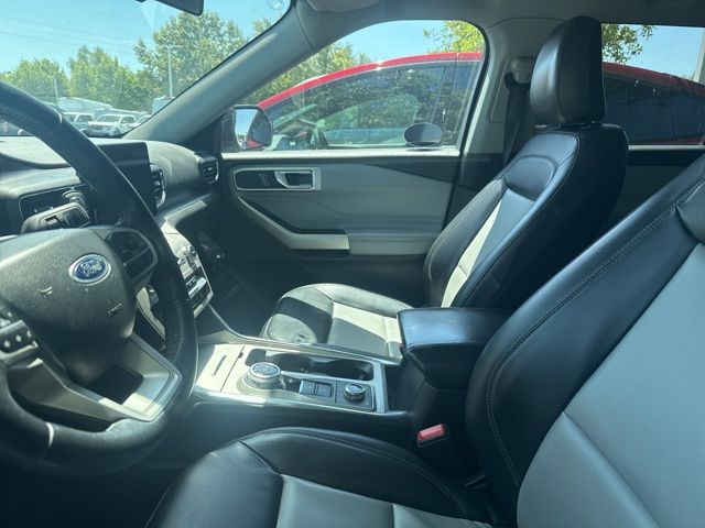 2023 Ford Explorer XLT photo 6
