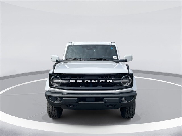 2025 Ford Bronco Outer Banks photo 2
