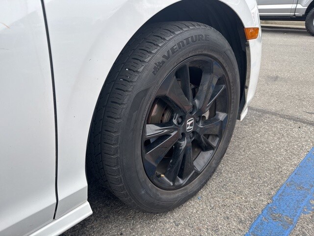 2024 Honda Odyssey Sport photo 3