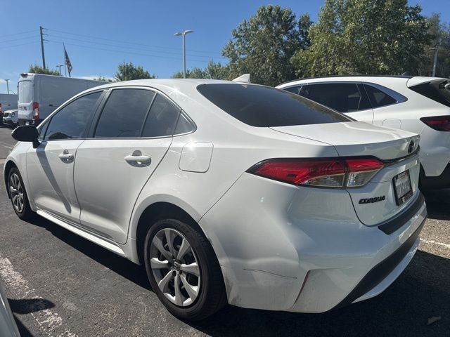 2022 Toyota Corolla LE photo 2