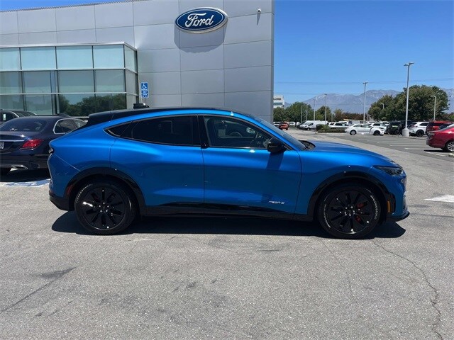 2025 Ford Mustang Mach-E Premium photo 3