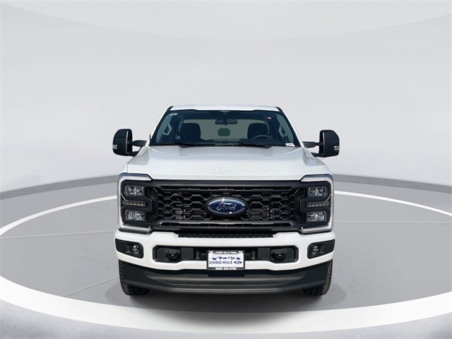 2025 Ford F-350 photo 2