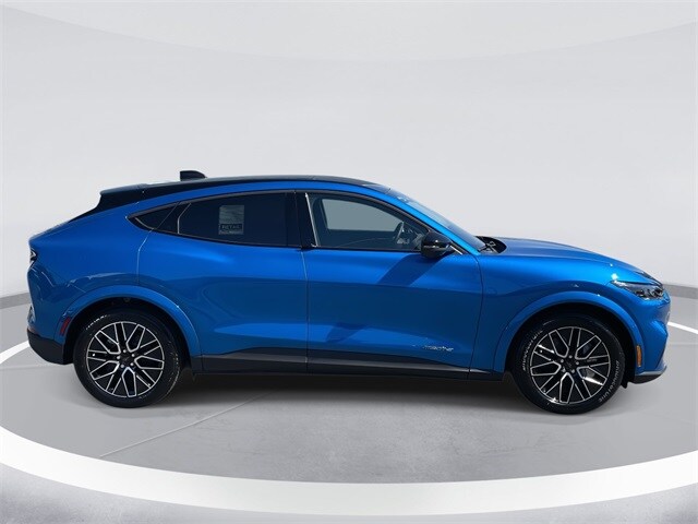 2025 Ford Mustang Mach-E Premium photo 3