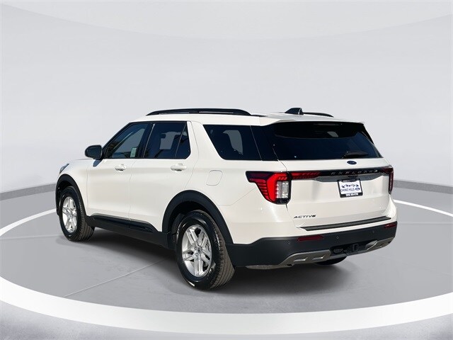 2026 Ford Explorer photo 4