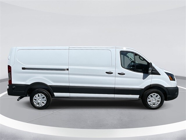 2025 Ford Transit photo 3