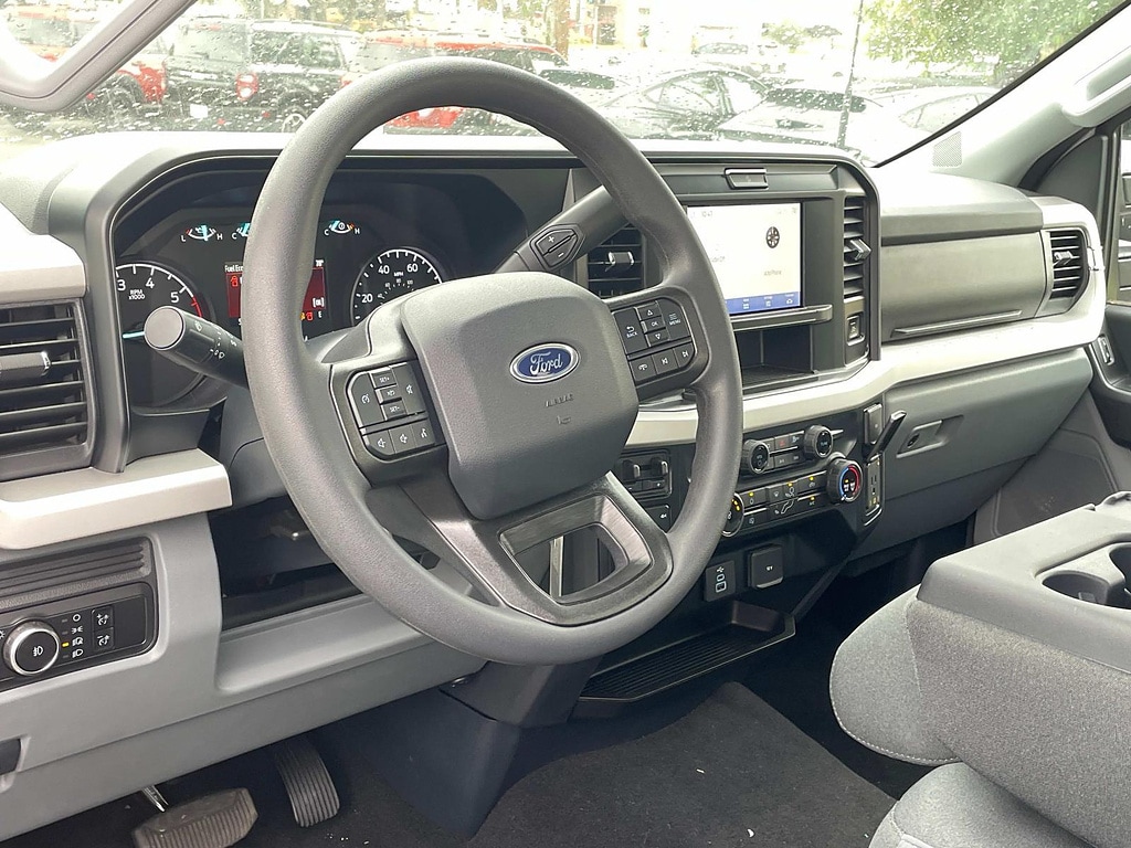 2025 Ford F-350 Super Duty XLT - Photo 6