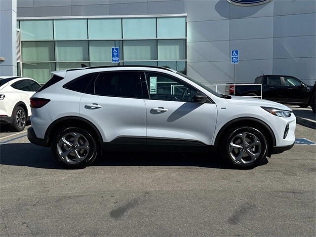 2025 Ford Escape ST-Line photo 3