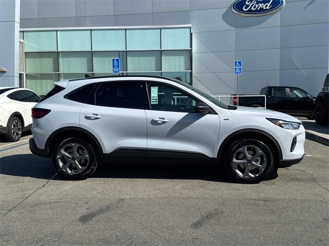 2025 Ford Escape ST-Line photo 3