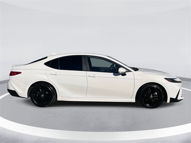 2025 Toyota Camry SE photo 3