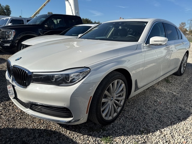 2019 BMW 7 Series 740i's photo