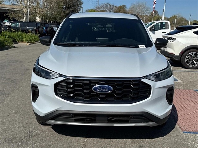 2025 Ford Escape ST-Line photo 2