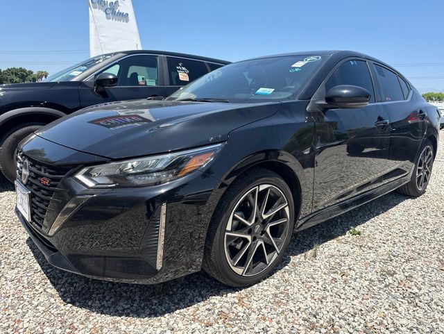 2025 Nissan Sentra SR CVT's photo