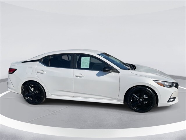 2021 Nissan Sentra SR photo 3