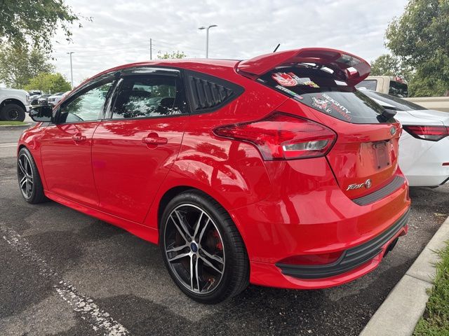2017 Ford Focus ST photo 2