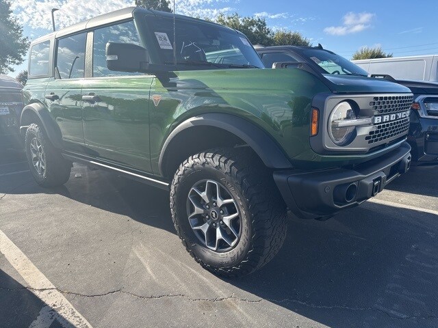 2023 Ford Bronco Badlands photo 3